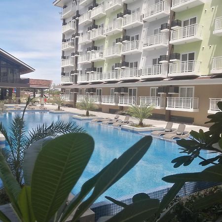 Condo Azur Suites: Stylish Airport Retreat with Netflix and Luxe Pool Lapu-Lapu City Exterior photo