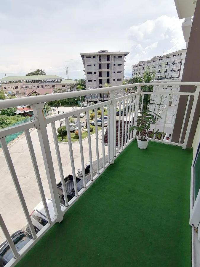 Condo Azur Suites: Stylish Airport Retreat with Netflix and Luxe Pool Lapu-Lapu City Exterior photo