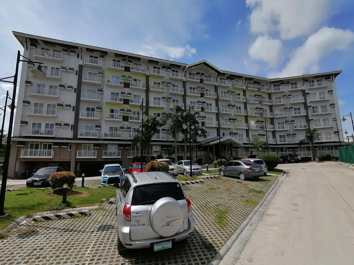 Condo Azur Suites: Stylish Airport Retreat with Netflix and Luxe Pool Lapu-Lapu City Exterior photo