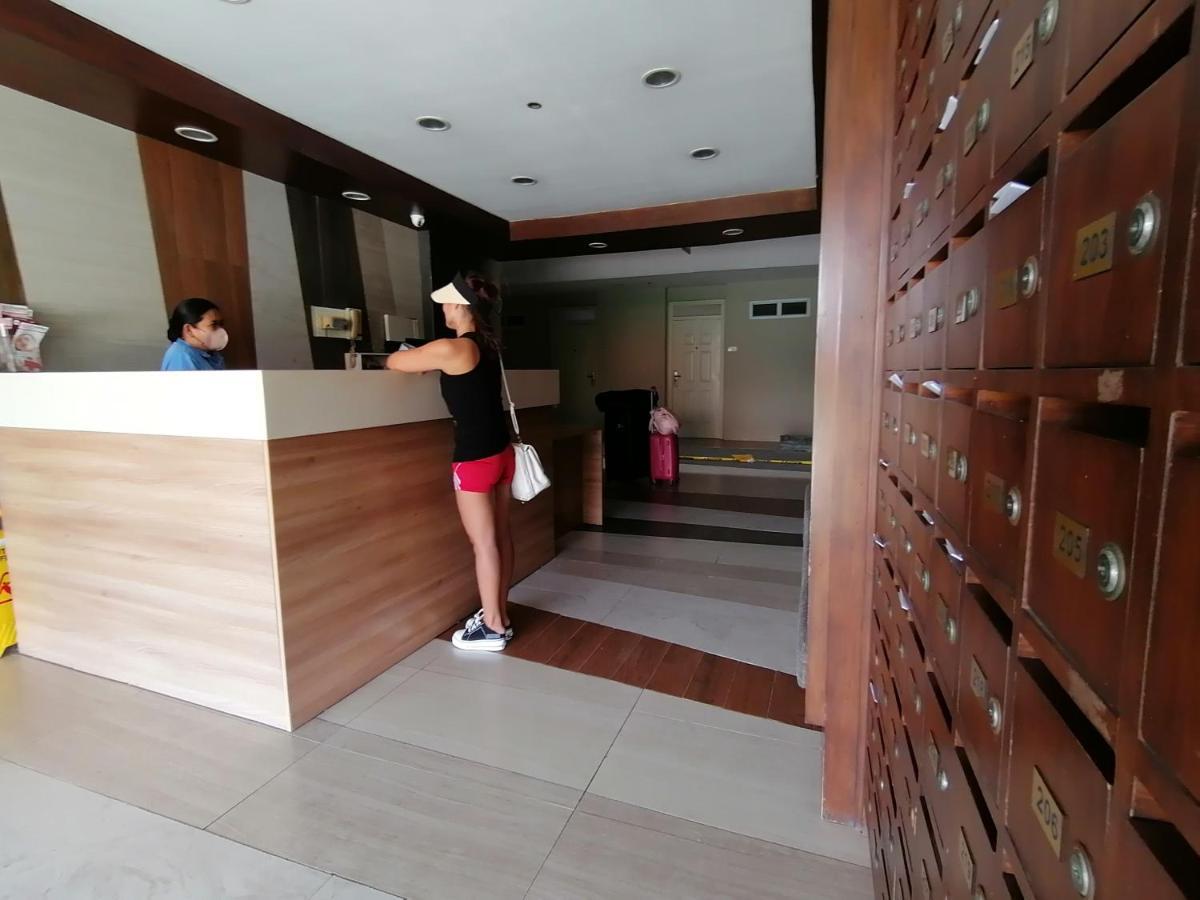 Condo Azur Suites: Stylish Airport Retreat with Netflix and Luxe Pool Lapu-Lapu City Exterior photo
