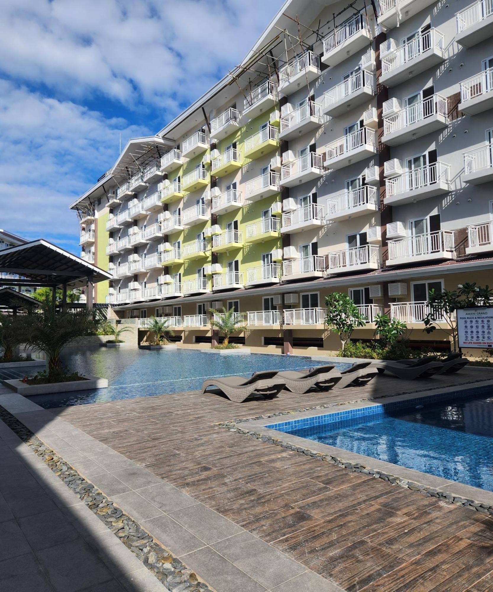 Condo Azur Suites: Stylish Airport Retreat with Netflix and Luxe Pool Lapu-Lapu City Exterior photo